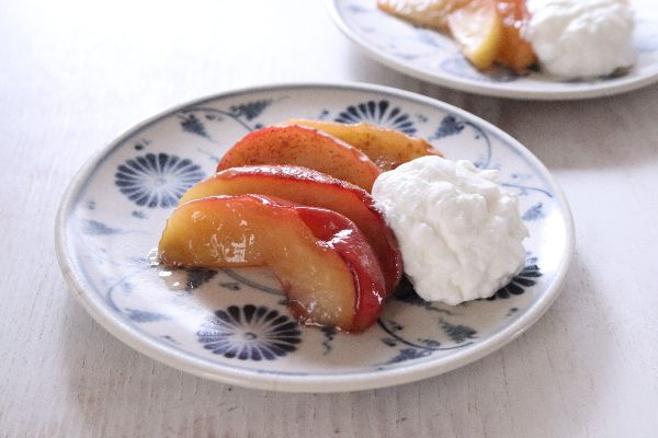 りんごのソテー フロマージュブラン添え